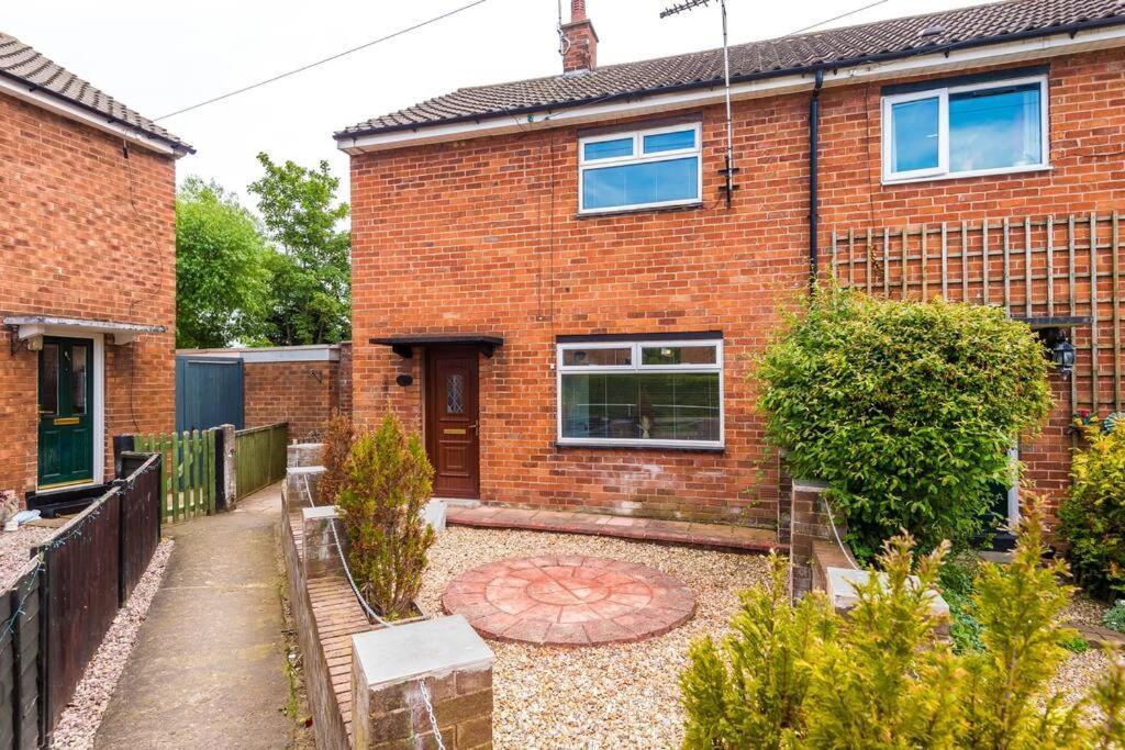 Cheerful 3 Bedroom Home With Parking Near Chester Saughall Zewnętrze zdjęcie