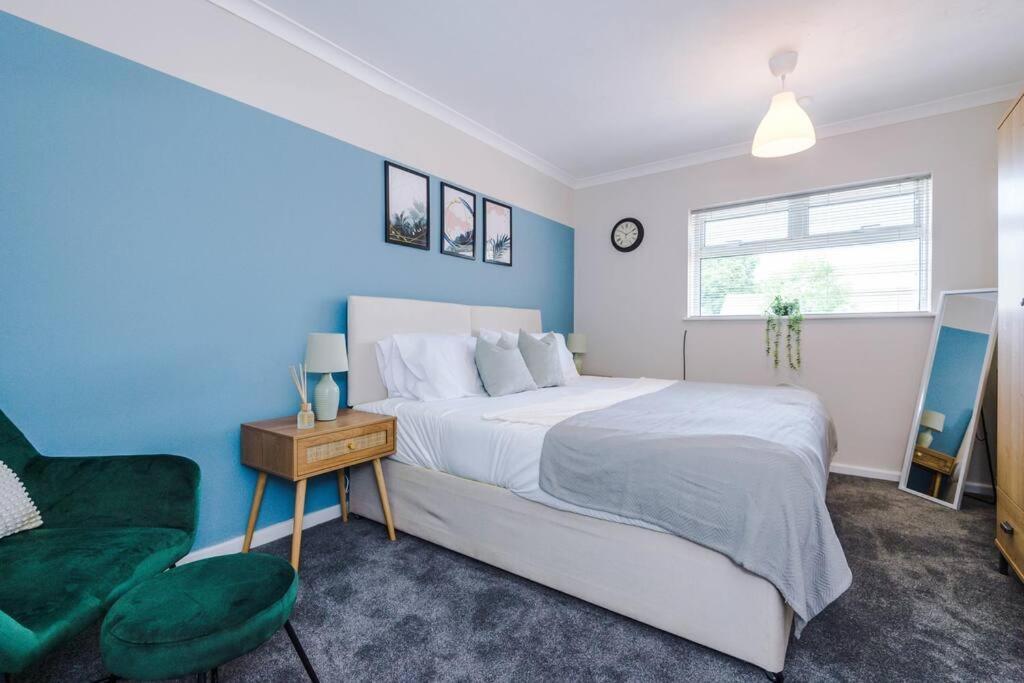 Cheerful 3 Bedroom Home With Parking Near Chester Saughall Zewnętrze zdjęcie