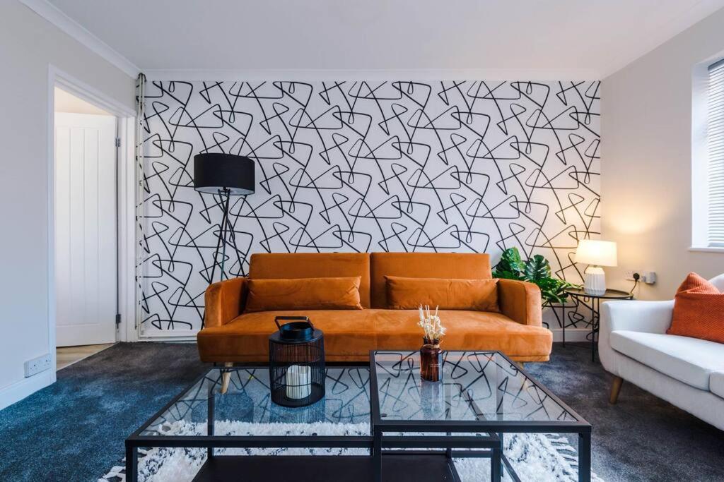 Cheerful 3 Bedroom Home With Parking Near Chester Saughall Zewnętrze zdjęcie