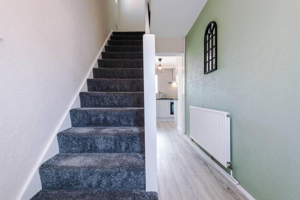 Cheerful 3 Bedroom Home With Parking Near Chester Saughall Zewnętrze zdjęcie