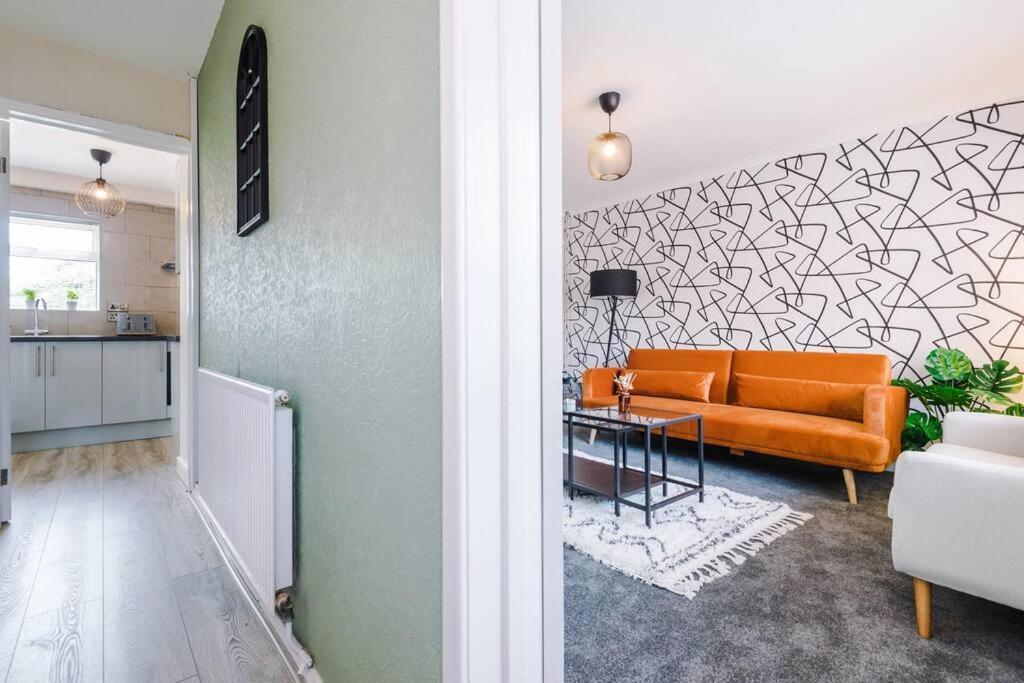 Cheerful 3 Bedroom Home With Parking Near Chester Saughall Zewnętrze zdjęcie