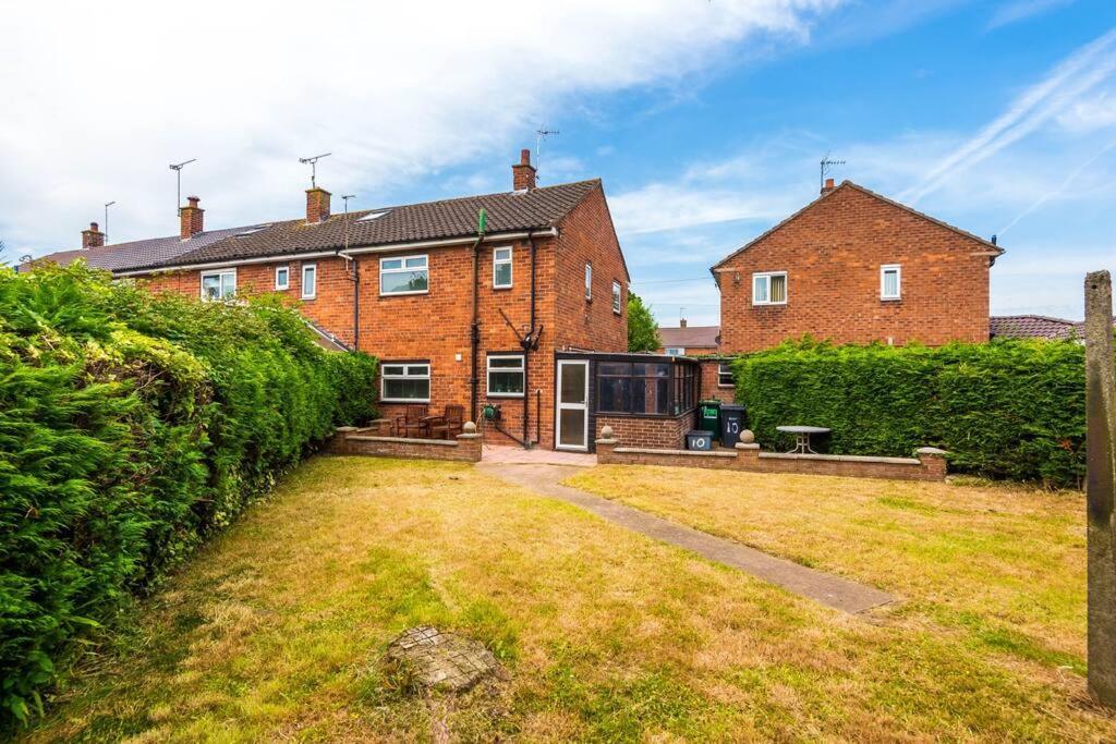 Cheerful 3 Bedroom Home With Parking Near Chester Saughall Zewnętrze zdjęcie