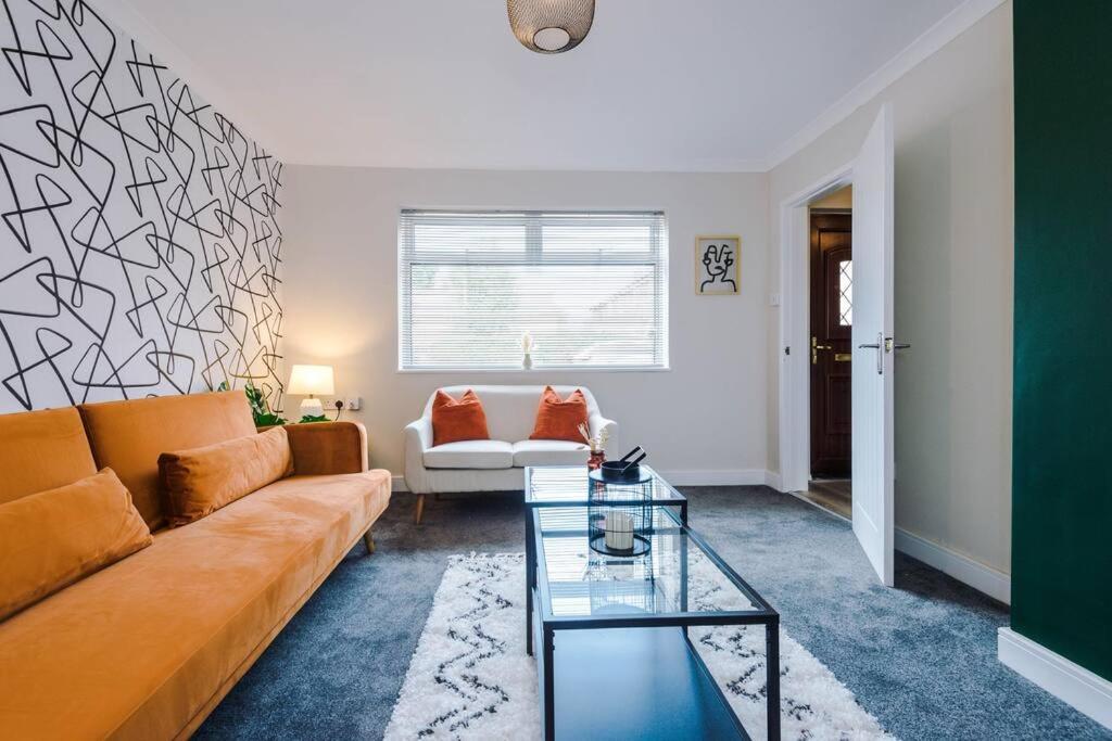 Cheerful 3 Bedroom Home With Parking Near Chester Saughall Zewnętrze zdjęcie